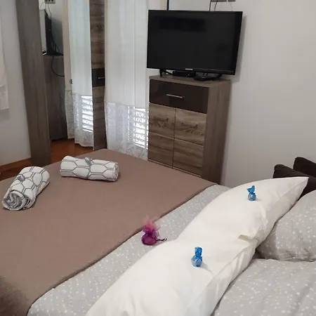 호텔 Pharia With Pool, Jacuzzi, Sauna 스타리 그라드