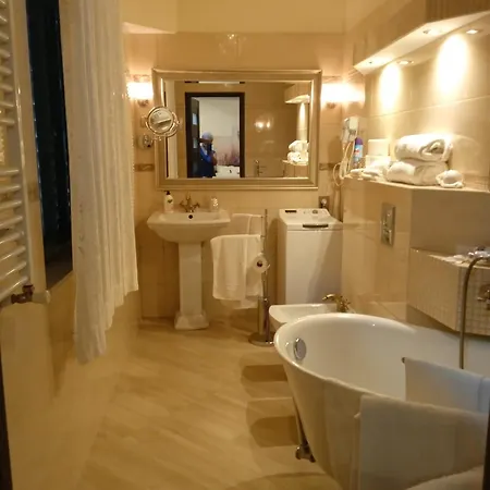 Pharia With Pool, Jacuzzi, Sauna * 스타리 그라드