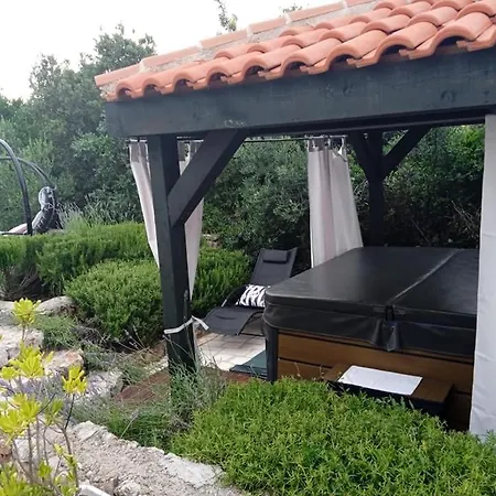 Pharia With Pool, Jacuzzi, Sauna 호텔