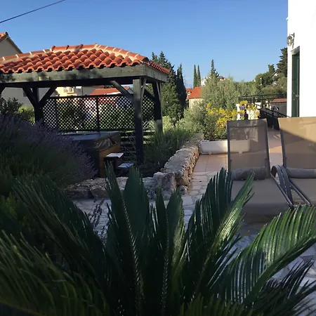 Pharia With Pool, Jacuzzi, Sauna