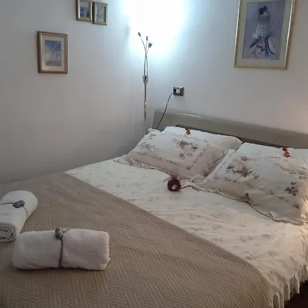 Pharia With Pool, Jacuzzi, Sauna 호텔 스타리 그라드
